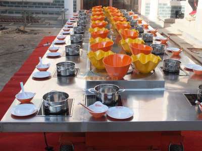 旋轉(zhuǎn)小火鍋設(shè)備多少錢？選購價(jià)格優(yōu)惠的回轉(zhuǎn)火鍋設(shè)備，就選玲瓏廚具廠